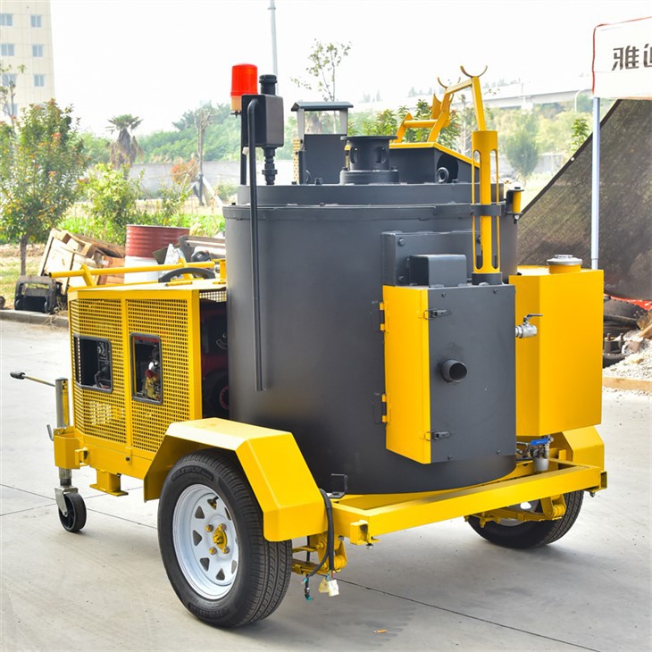 Asphalt Recycling And Maintenance Vehicle 2000L